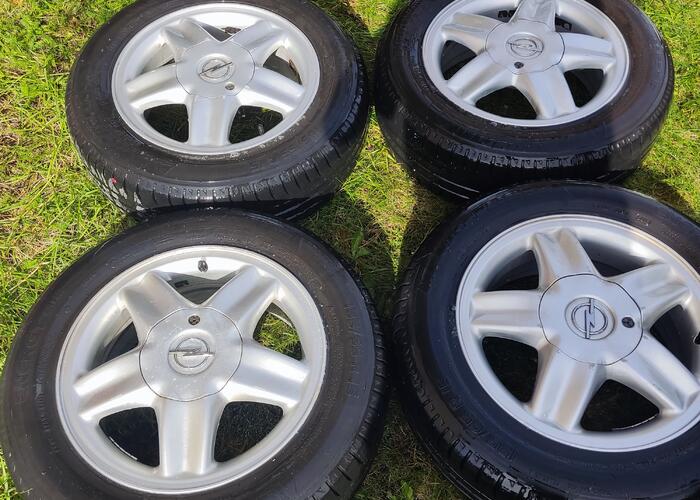 Grajewo ogłoszenia: Sprzedam alufelgi 15 od opla astry opony letnie na sezon starczą