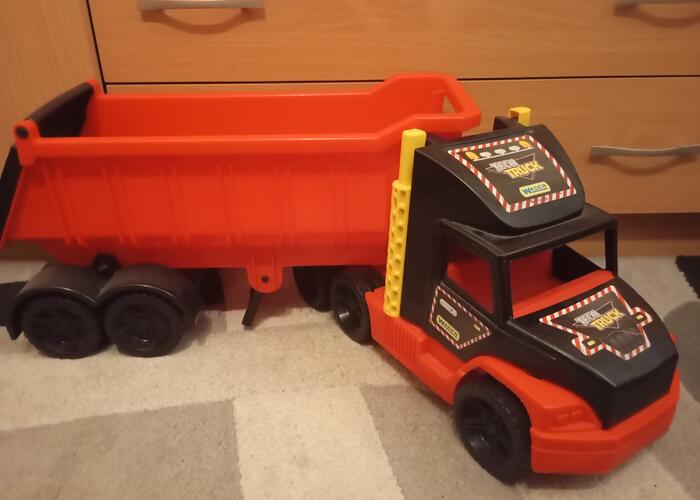 Grajewo ogłoszenia: Sprzedam zabawki dla dzieci, duże auta, traktor, koparka, dwa...