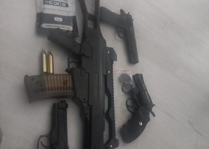 Grajewo ogłoszenia: Sprzedam nowe wiatrowki i jeden duży pistolet na kulki plastikowe....